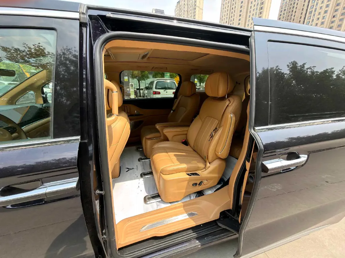 2024 Voyah Dream 1.5T 150HP L4 PHEV 43KWH,autocango,china used car exporter,china ev exporter,chinese used car exporter,chinese used ev exporter