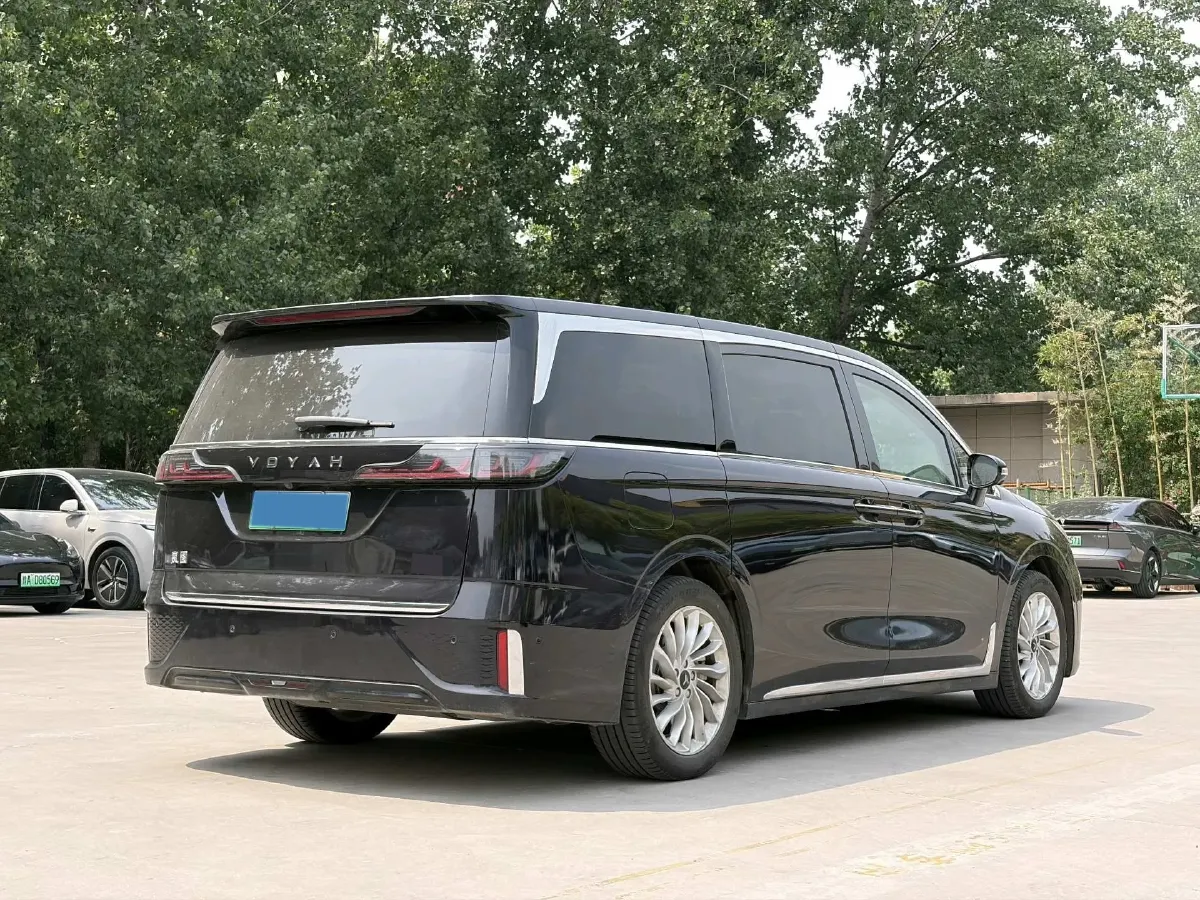 2024 Voyah Dream 1.5T 150HP L4 PHEV 43KWH,autocango,china used car exporter,china ev exporter,chinese used car exporter,chinese used ev exporter
