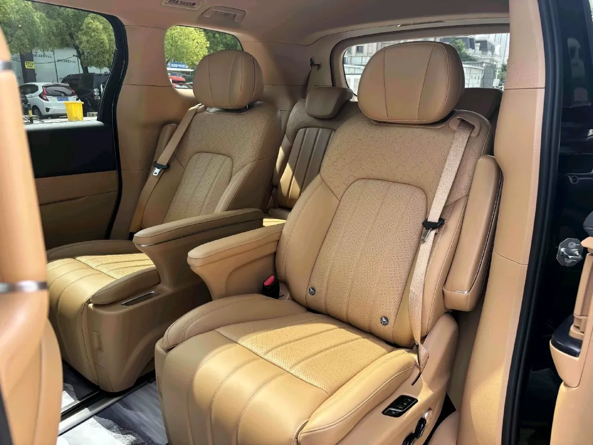 2024 Voyah Dream 1.5T 150HP L4 PHEV 43KWH,autocango,china used car exporter,china ev exporter,chinese used car exporter,chinese used ev exporter