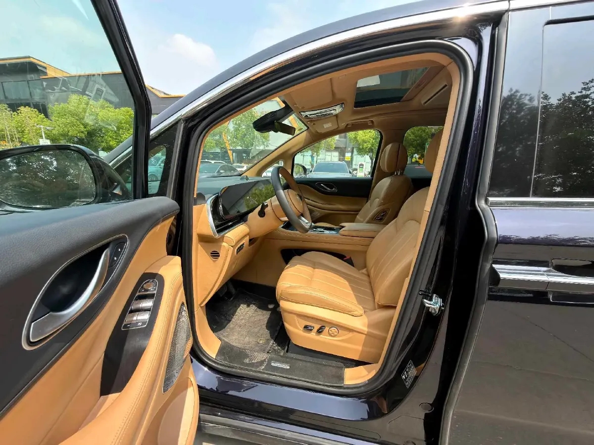 2024 Voyah Dream 1.5T 150HP L4 PHEV 43KWH,autocango,china used car exporter,china ev exporter,chinese used car exporter,chinese used ev exporter