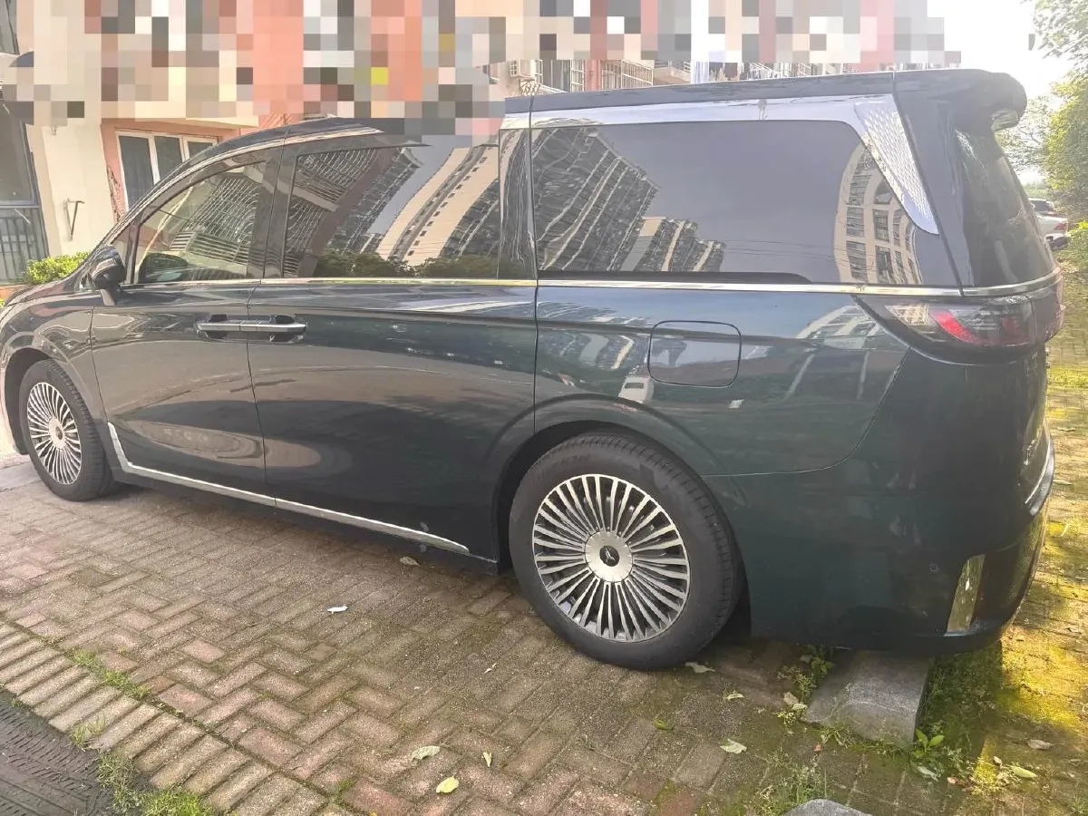 2025 Voyah Dream 1.5T 150HP L4 PHEV 41.7KWH,autocango,china used car exporter,china ev exporter,chinese used car exporter,chinese used ev exporter