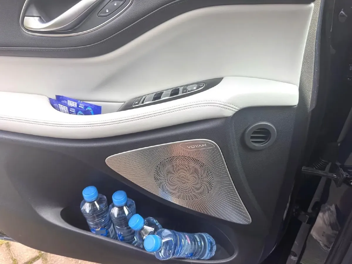 2025 Voyah Dream 1.5T 150HP L4 PHEV 41.7KWH,autocango,china used car exporter,china ev exporter,chinese used car exporter,chinese used ev exporter