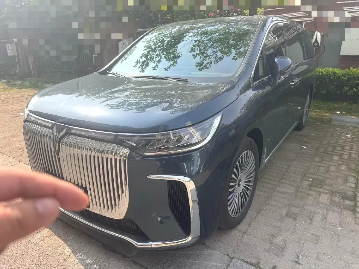 2025 Voyah Dream 1.5T 150HP L4 PHEV 41.7KWH,autocango,china used car exporter,china ev exporter,chinese used car exporter,chinese used ev exporter