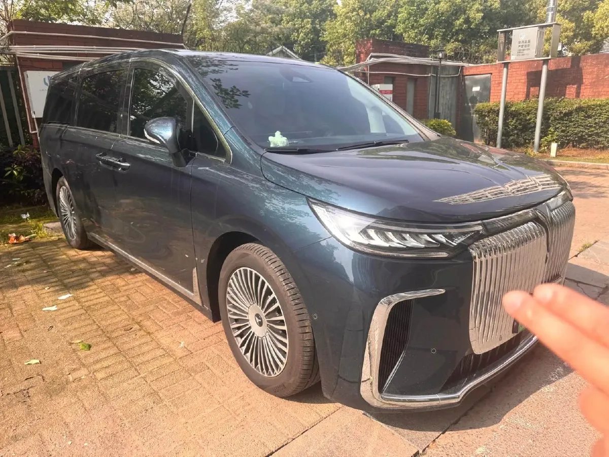 2025 Voyah Dream 1.5T 150HP L4 PHEV 41.7KWH,autocango,china used car exporter,china ev exporter,chinese used car exporter,chinese used ev exporter