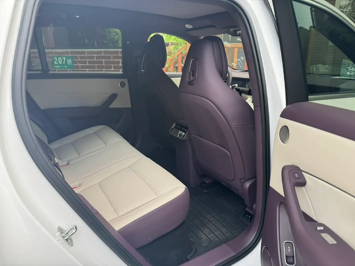 2026 AITO AITO M7 REEV 160HP REEV,autocango,china used car exporter,china ev exporter,chinese used car exporter,chinese used ev exporter