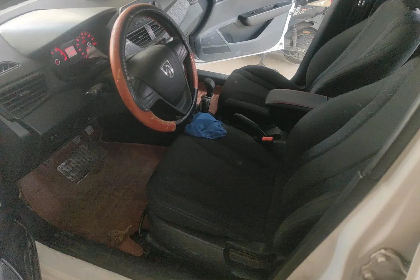 2020 BaoJun 310 1.2L 80HP L4 5MT,autocango,china used car exporter,china ev exporter,chinese used car exporter,chinese used ev exporter