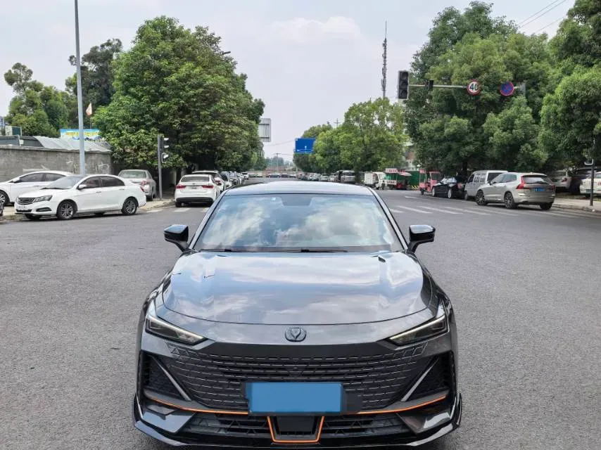 2022 ChangAn UNI-V 1.5T 188HP L4 7DCT,autocango,china used car exporter,china ev exporter,chinese used car exporter,chinese used ev exporter
