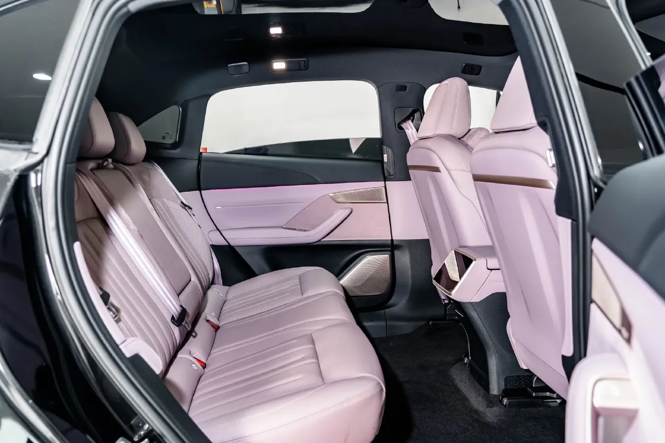 2024 ONVO L60 BEV 60KWH,autocango,china used car exporter,china ev exporter,chinese used car exporter,chinese used ev exporter