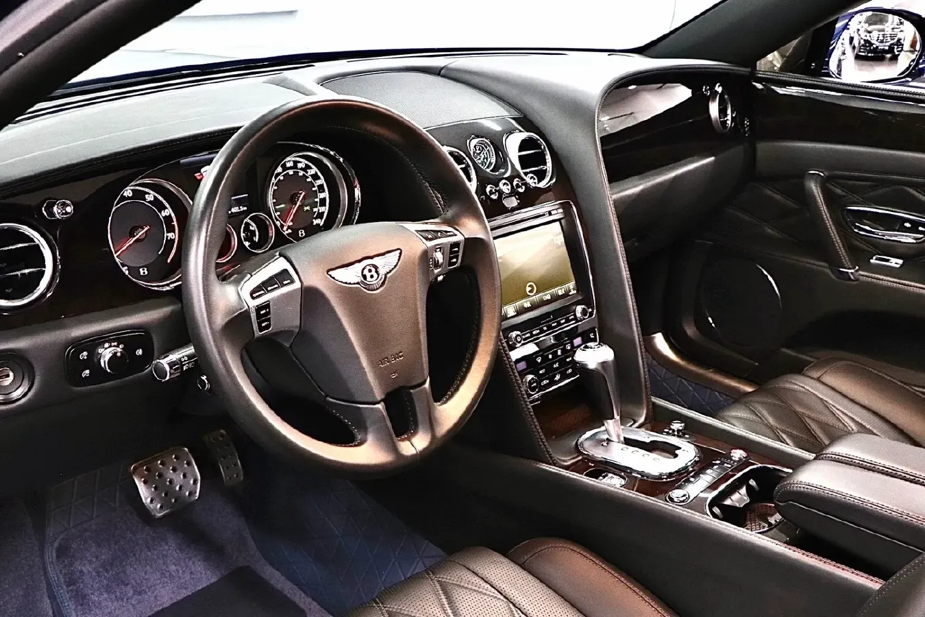 2017 Bentley Flying Spur 4.0T 507HP V8 8AT,autocango,china used car exporter,china ev exporter,chinese used car exporter,chinese used ev exporter