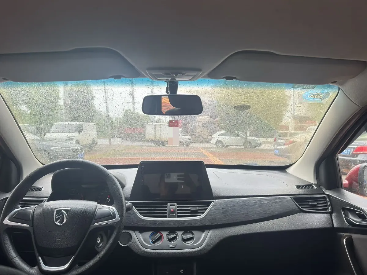 2017 BaoJun 310W 1.2L 82HP L4 6MT,autocango,china used car exporter,china ev exporter,chinese used car exporter,chinese used ev exporter