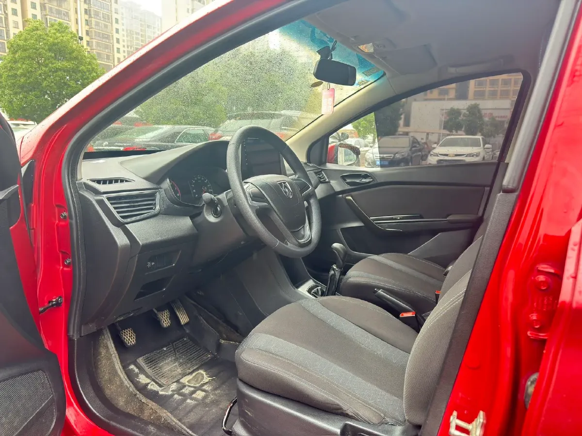 2017 BaoJun 310W 1.2L 82HP L4 6MT,autocango,china used car exporter,china ev exporter,chinese used car exporter,chinese used ev exporter