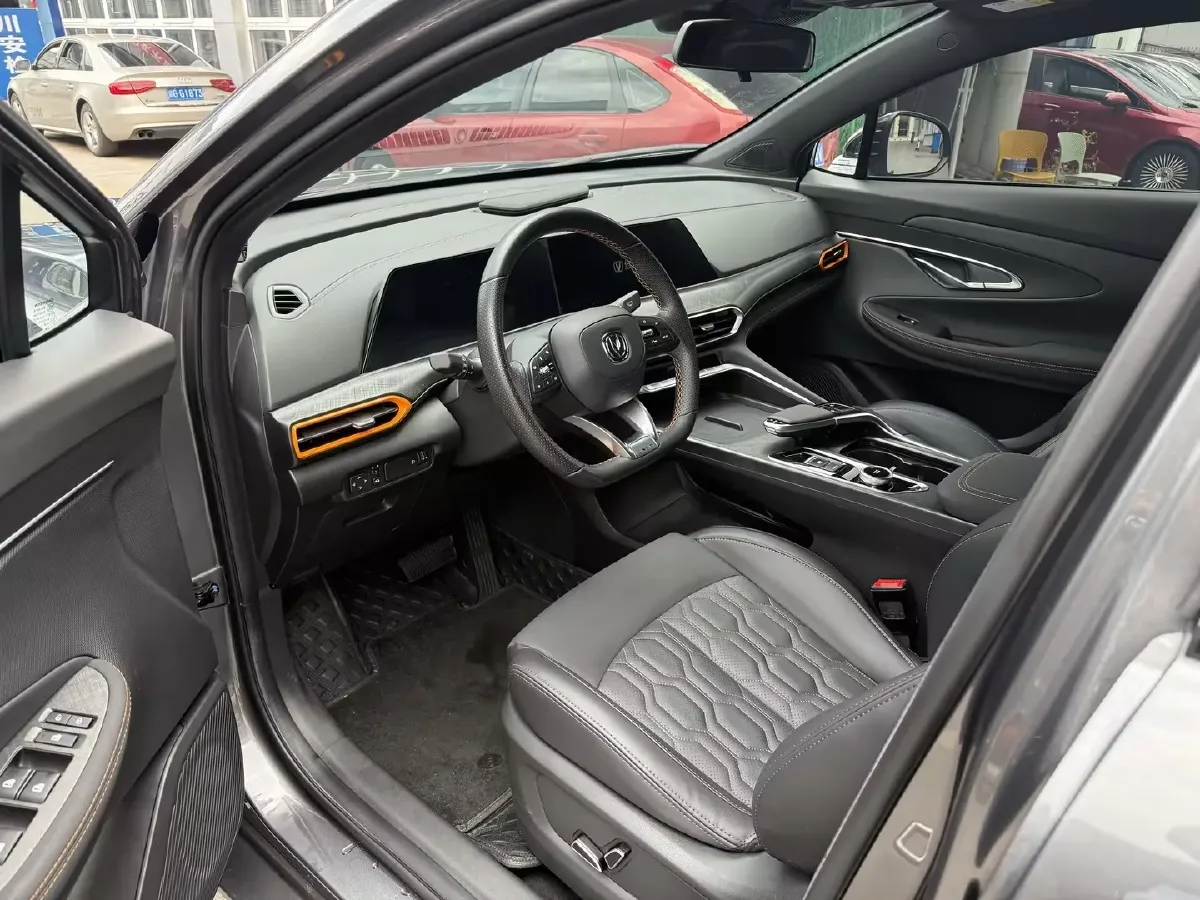 2022 ChangAn UNI-T 1.5T 188HP L4 7DCT,autocango,china used car exporter,china ev exporter,chinese used car exporter,chinese used ev exporter