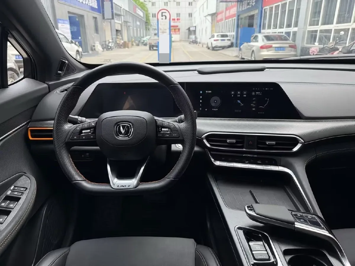 2022 ChangAn UNI-T 1.5T 188HP L4 7DCT,autocango,china used car exporter,china ev exporter,chinese used car exporter,chinese used ev exporter