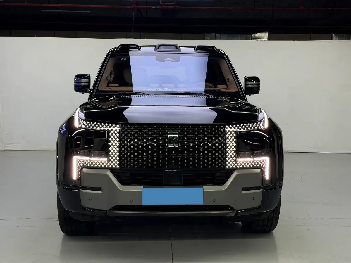 2023 YangWang U8 2.0T 272HP L4 REEV 49.05KWH,autocango,china used car exporter,china ev exporter,chinese used car exporter,chinese used ev exporter