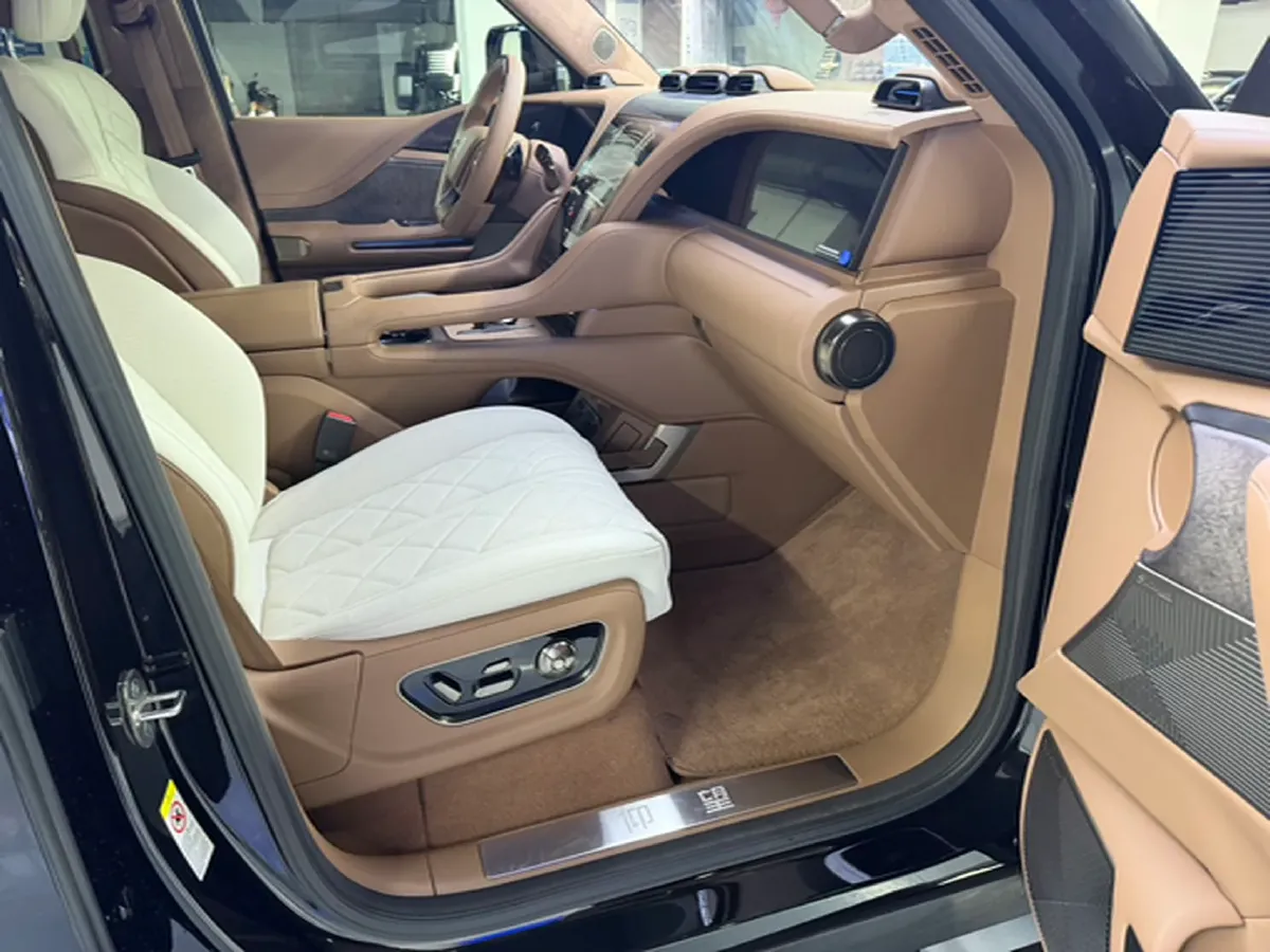 2023 YangWang U8 2.0T 272HP L4 REEV 49.05KWH,autocango,china used car exporter,china ev exporter,chinese used car exporter,chinese used ev exporter