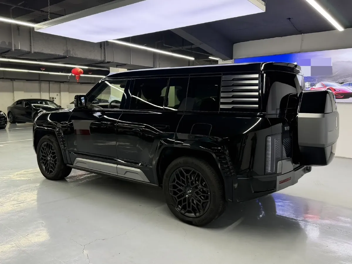 2023 YangWang U8 2.0T 272HP L4 REEV 49.05KWH,autocango,china used car exporter,china ev exporter,chinese used car exporter,chinese used ev exporter
