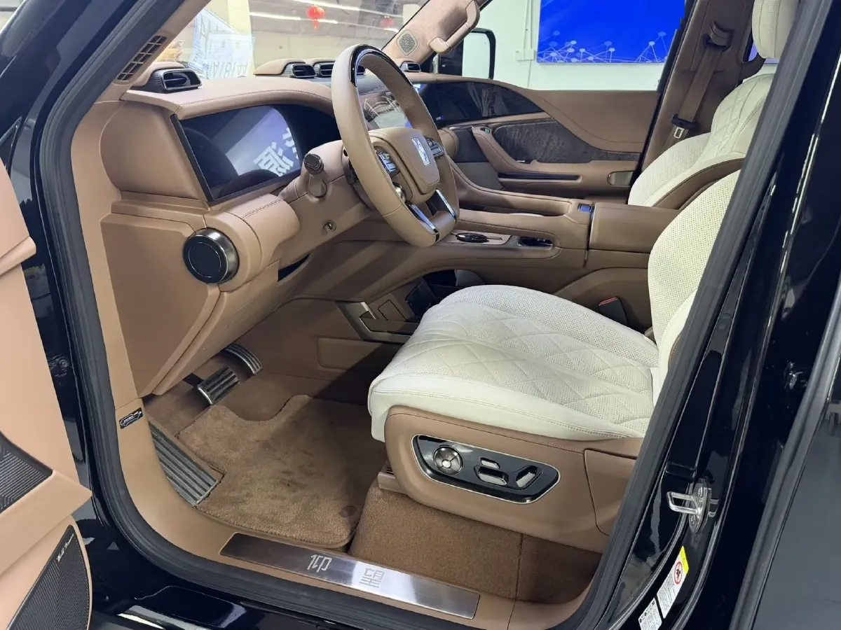 2023 YangWang U8 2.0T 272HP L4 REEV 49.05KWH,autocango,china used car exporter,china ev exporter,chinese used car exporter,chinese used ev exporter
