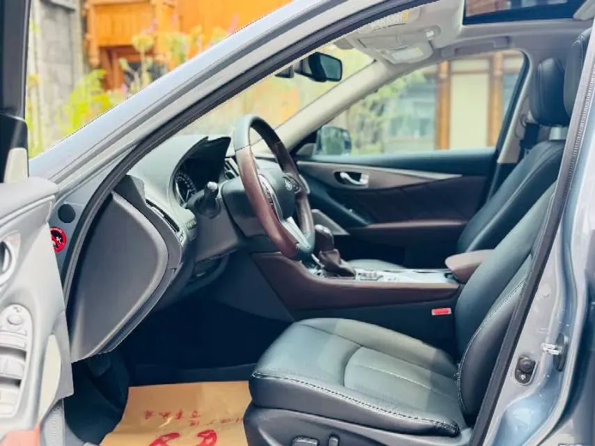 2018 Jeep Grand Commander 2.0T 265HP L4 9AT,autocango,china used car exporter,china ev exporter,chinese used car exporter,chinese used ev exporter