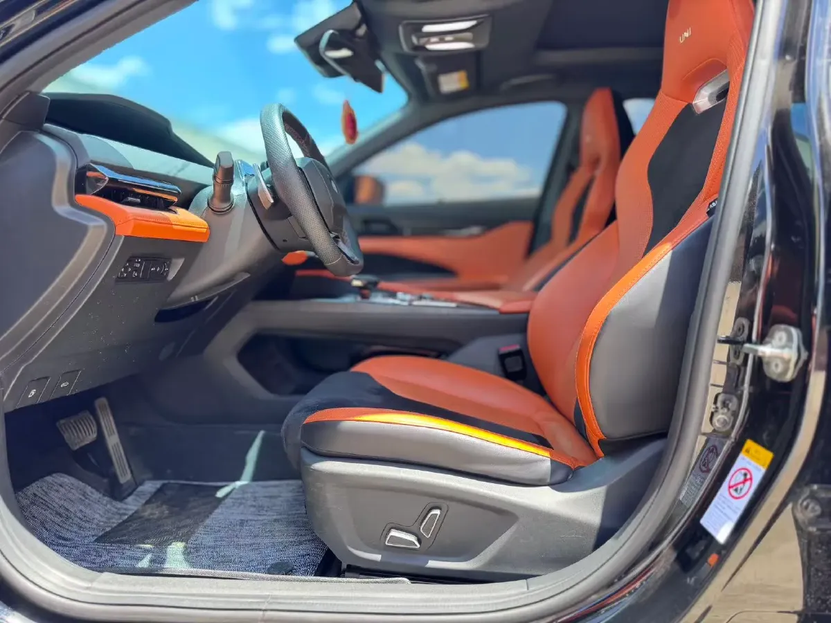 2023 ChangAn UNI-V 1.5T 188HP L4 7DCT,autocango,china used car exporter,china ev exporter,chinese used car exporter,chinese used ev exporter
