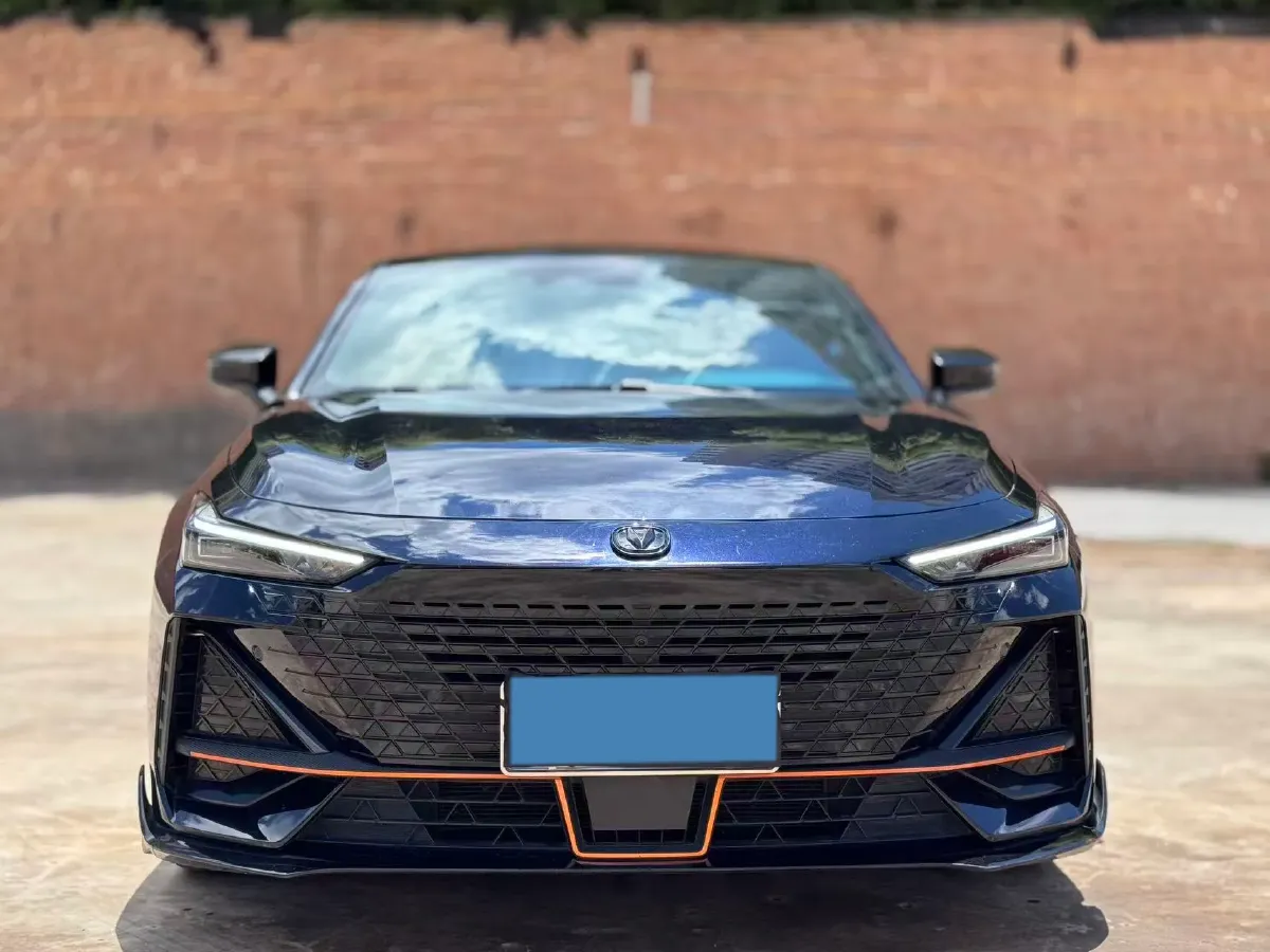 2023 ChangAn UNI-V 1.5T 188HP L4 7DCT,autocango,china used car exporter,china ev exporter,chinese used car exporter,chinese used ev exporter
