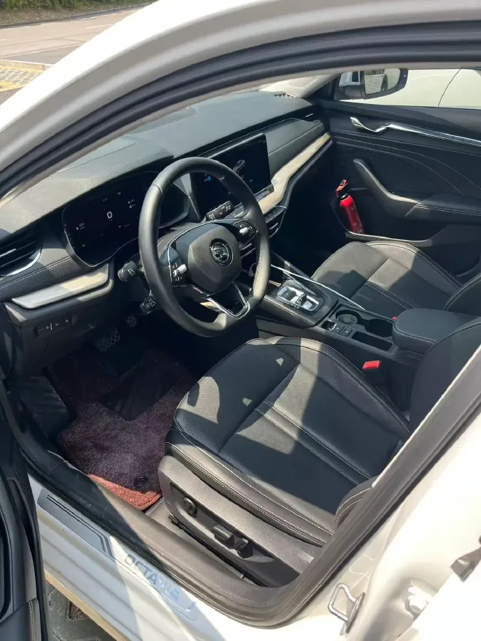 2022 Skoda Octavia 1.4T 150HP L4 7DCT,autocango,china used car exporter,china ev exporter,chinese used car exporter,chinese used ev exporter