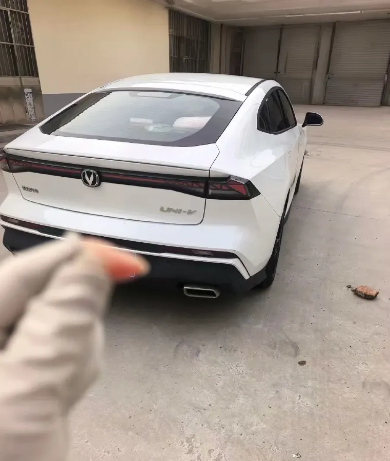 2024 ChangAn UNI-V 1.5T 188HP L4 7DCT,autocango,china used car exporter,china ev exporter,chinese used car exporter,chinese used ev exporter