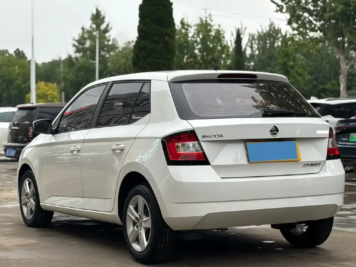 2017 Skoda Fabia 1.4L 90HP L4 6AT,autocango,china used car exporter,china ev exporter,chinese used car exporter,chinese used ev exporter