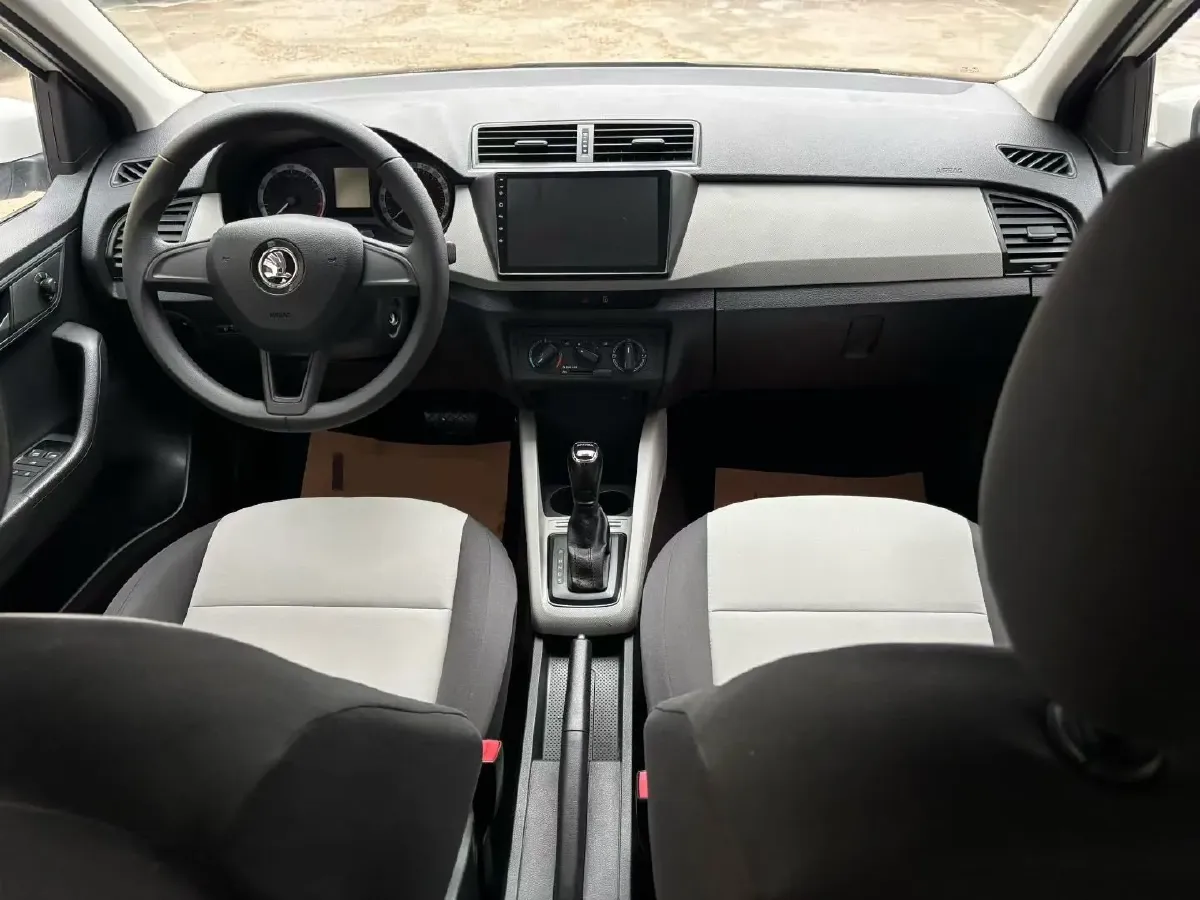 2017 Skoda Fabia 1.4L 90HP L4 6AT,autocango,china used car exporter,china ev exporter,chinese used car exporter,chinese used ev exporter