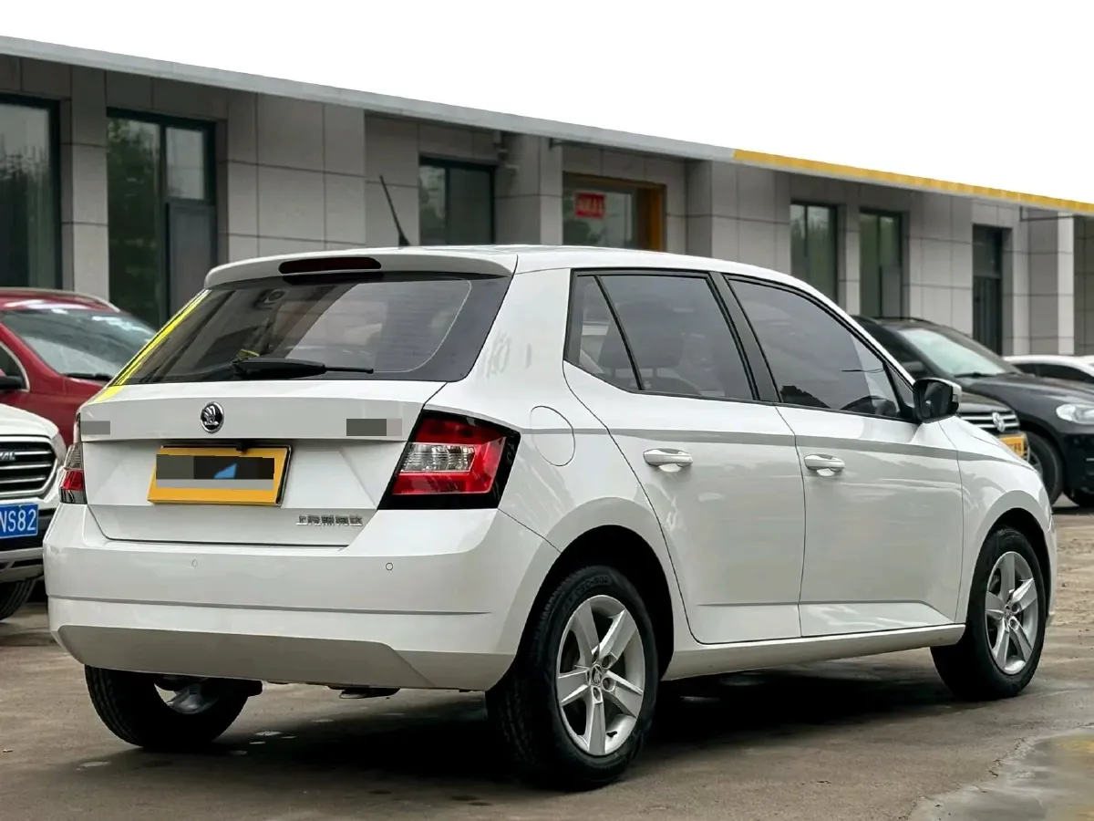 2017 Skoda Fabia 1.4L 90HP L4 6AT,autocango,china used car exporter,china ev exporter,chinese used car exporter,chinese used ev exporter