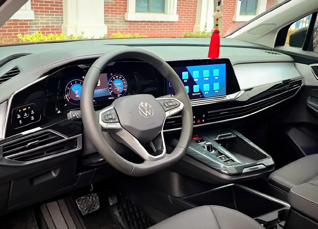 2025 Volkswagen Talagon 2.0T 220HP L4 7DCT,autocango,china used car exporter,china ev exporter,chinese used car exporter,chinese used ev exporter