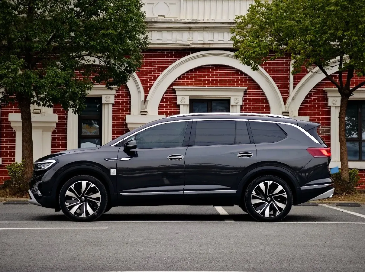 2025 Volkswagen Talagon 2.0T 220HP L4 7DCT,autocango,china used car exporter,china ev exporter,chinese used car exporter,chinese used ev exporter