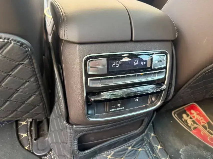 2019 Roewe RX8 2.0T 222HP L4 6AT,autocango,china used car exporter,china ev exporter,chinese used car exporter,chinese used ev exporter