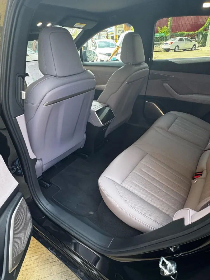 2024 IM L6 BEV 75KWH,autocango,china used car exporter,china ev exporter,chinese used car exporter,chinese used ev exporter