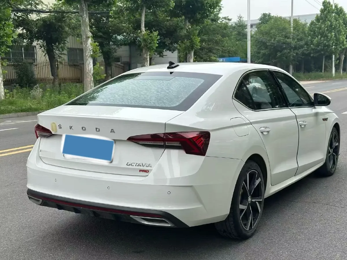 2021 Skoda Octavia 1.4T 150HP L4 7DCT,autocango,china used car exporter,china ev exporter,chinese used car exporter,chinese used ev exporter
