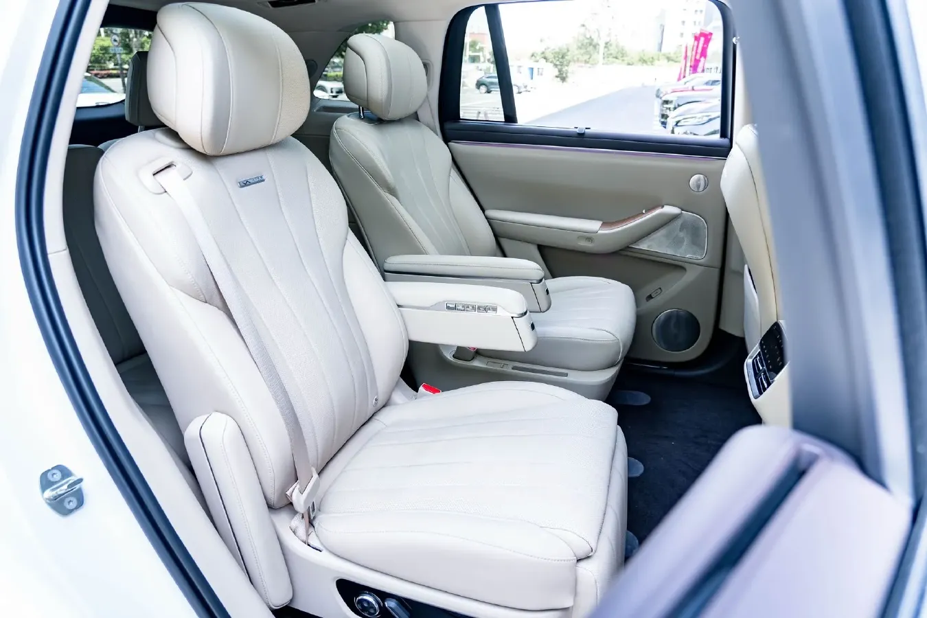 2026 AITO AITO M7 REEV 160HP REEV,autocango,china used car exporter,china ev exporter,chinese used car exporter,chinese used ev exporter