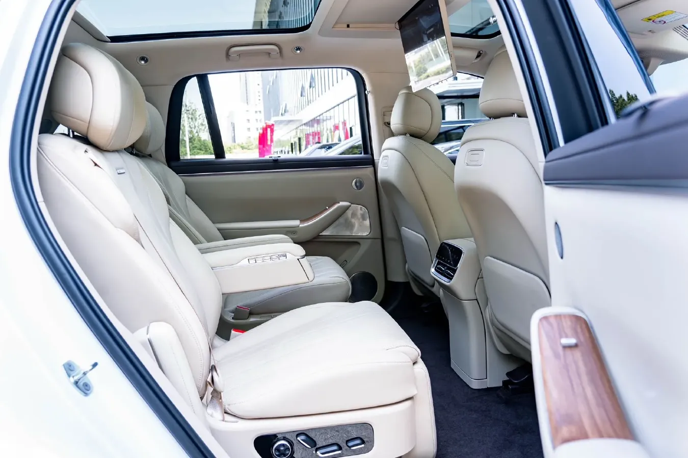 2026 AITO AITO M7 REEV 160HP REEV,autocango,china used car exporter,china ev exporter,chinese used car exporter,chinese used ev exporter