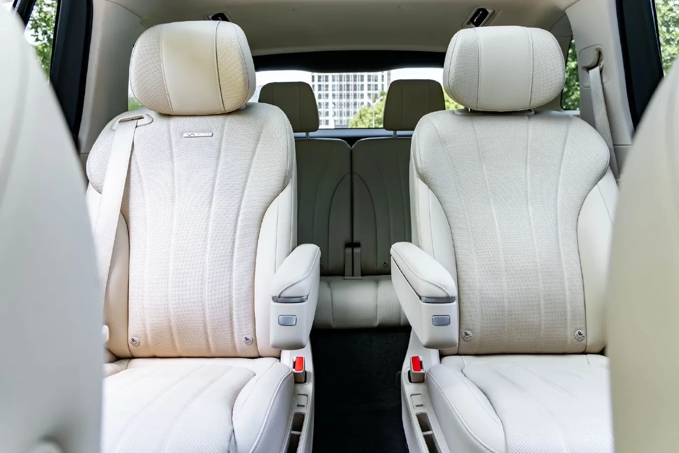 2026 AITO AITO M7 REEV 160HP REEV,autocango,china used car exporter,china ev exporter,chinese used car exporter,chinese used ev exporter