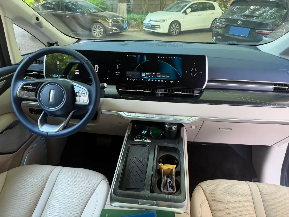 2024 Voyah ZhuiGuang 1.5T 136HP L4 PHEV 43KWH,autocango,china used car exporter,china ev exporter,chinese used car exporter,chinese used ev exporter