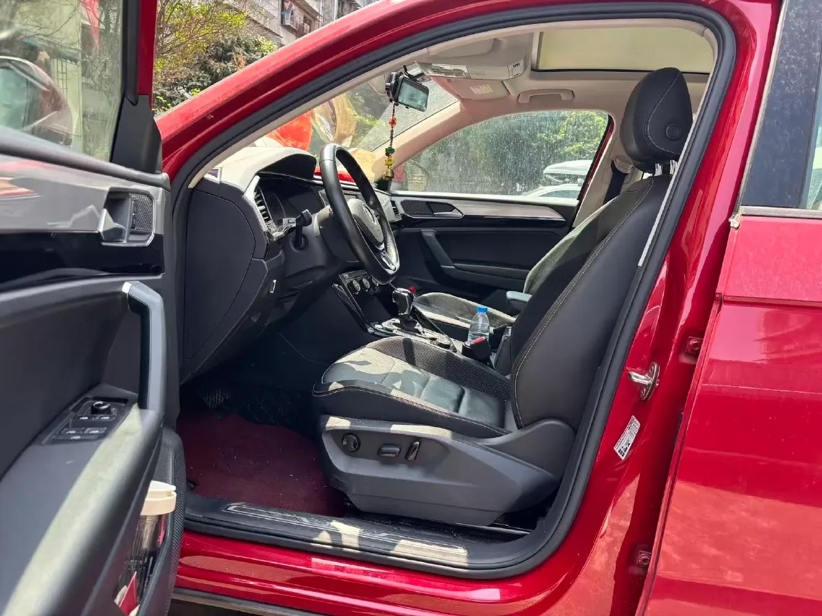 2019 MINI CLUBMAN 1.5T 102HP L3 6AT,autocango,china used car exporter,china ev exporter,chinese used car exporter,chinese used ev exporter