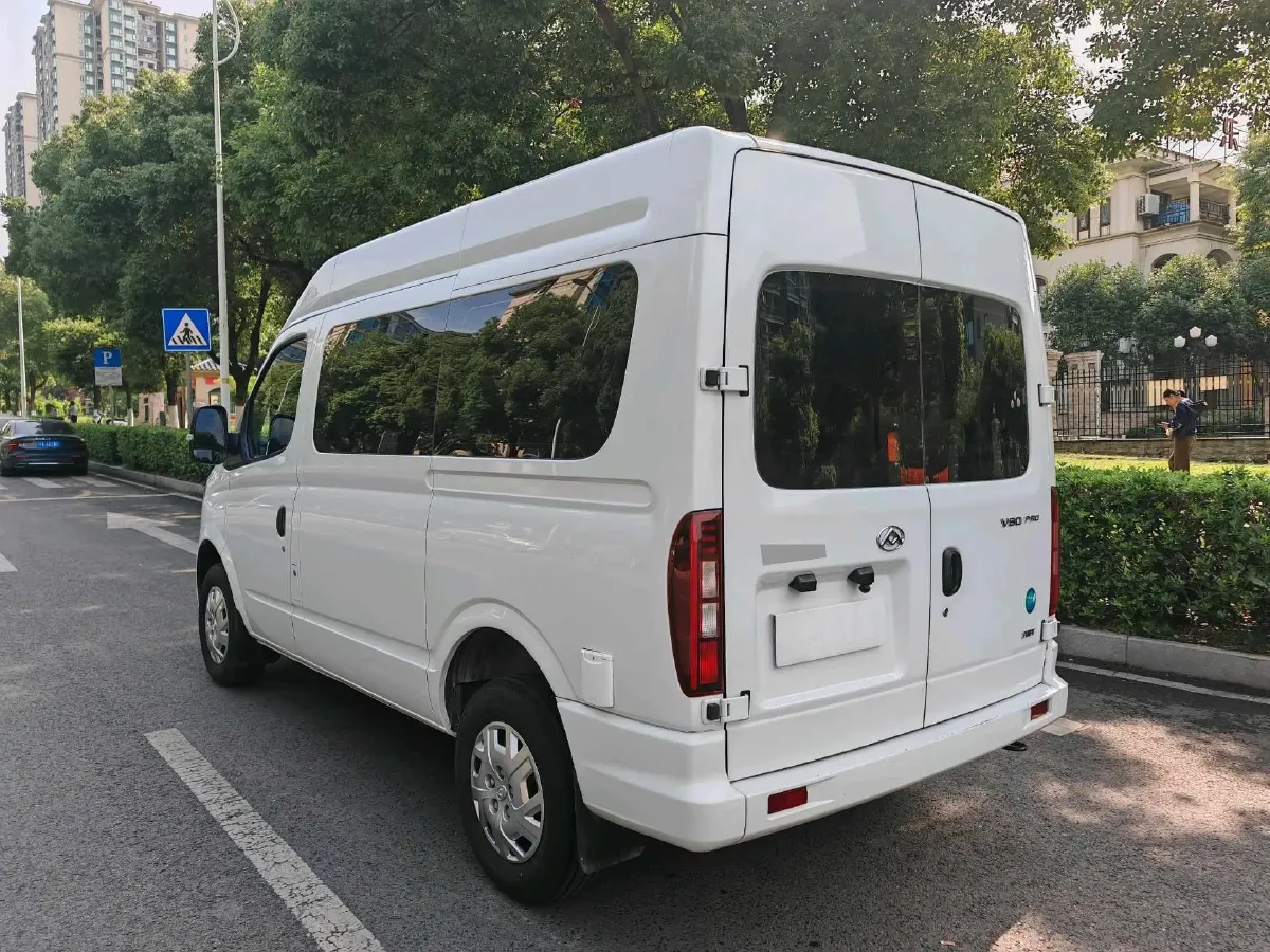 2023 MAXUS XinTu V80 2.0T 139HP L4 6MT,autocango,china used car exporter,china ev exporter,chinese used car exporter,chinese used ev exporter