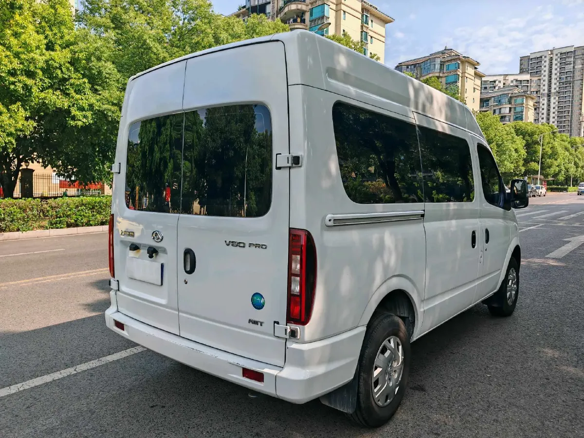 2023 MAXUS XinTu V80 2.0T 139HP L4 6MT,autocango,china used car exporter,china ev exporter,chinese used car exporter,chinese used ev exporter