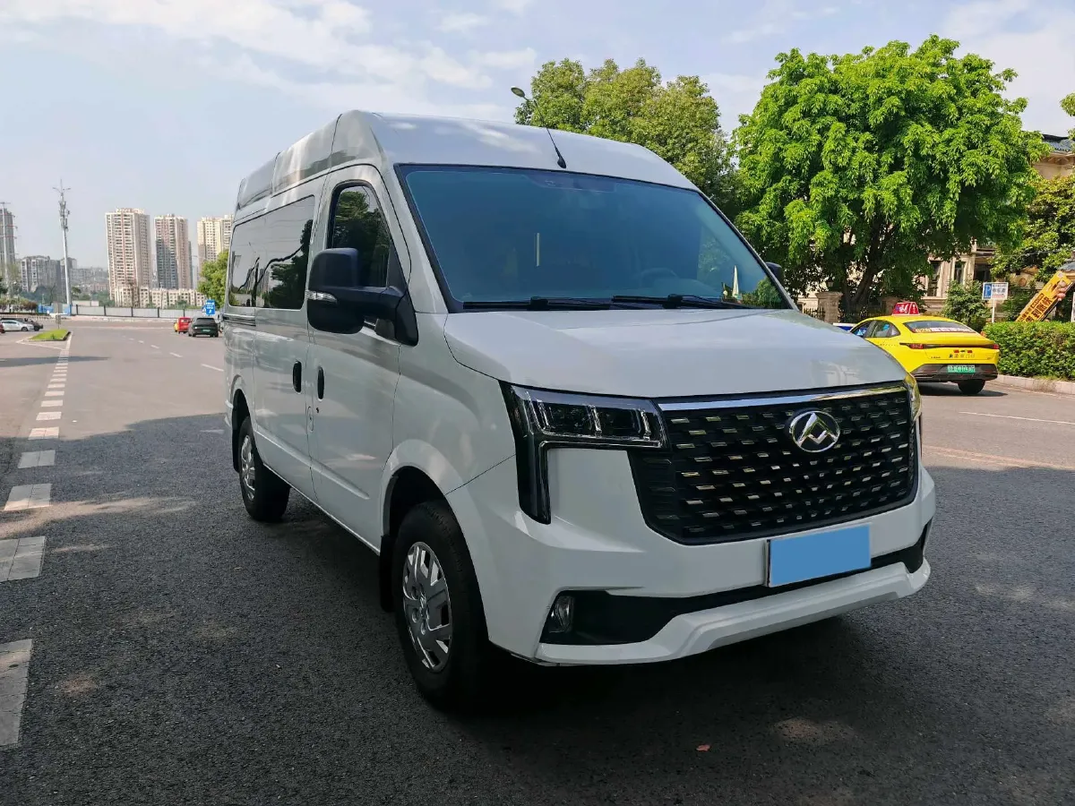 2023 MAXUS XinTu V80 2.0T 139HP L4 6MT,autocango,china used car exporter,china ev exporter,chinese used car exporter,chinese used ev exporter