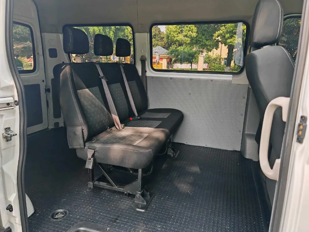 2023 MAXUS XinTu V80 2.0T 139HP L4 6MT,autocango,china used car exporter,china ev exporter,chinese used car exporter,chinese used ev exporter