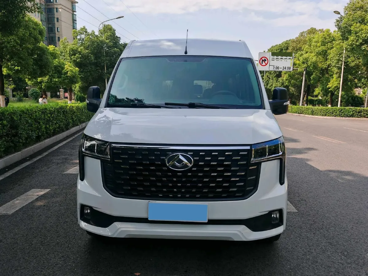 2023 MAXUS XinTu V80 2.0T 139HP L4 6MT,autocango,china used car exporter,china ev exporter,chinese used car exporter,chinese used ev exporter