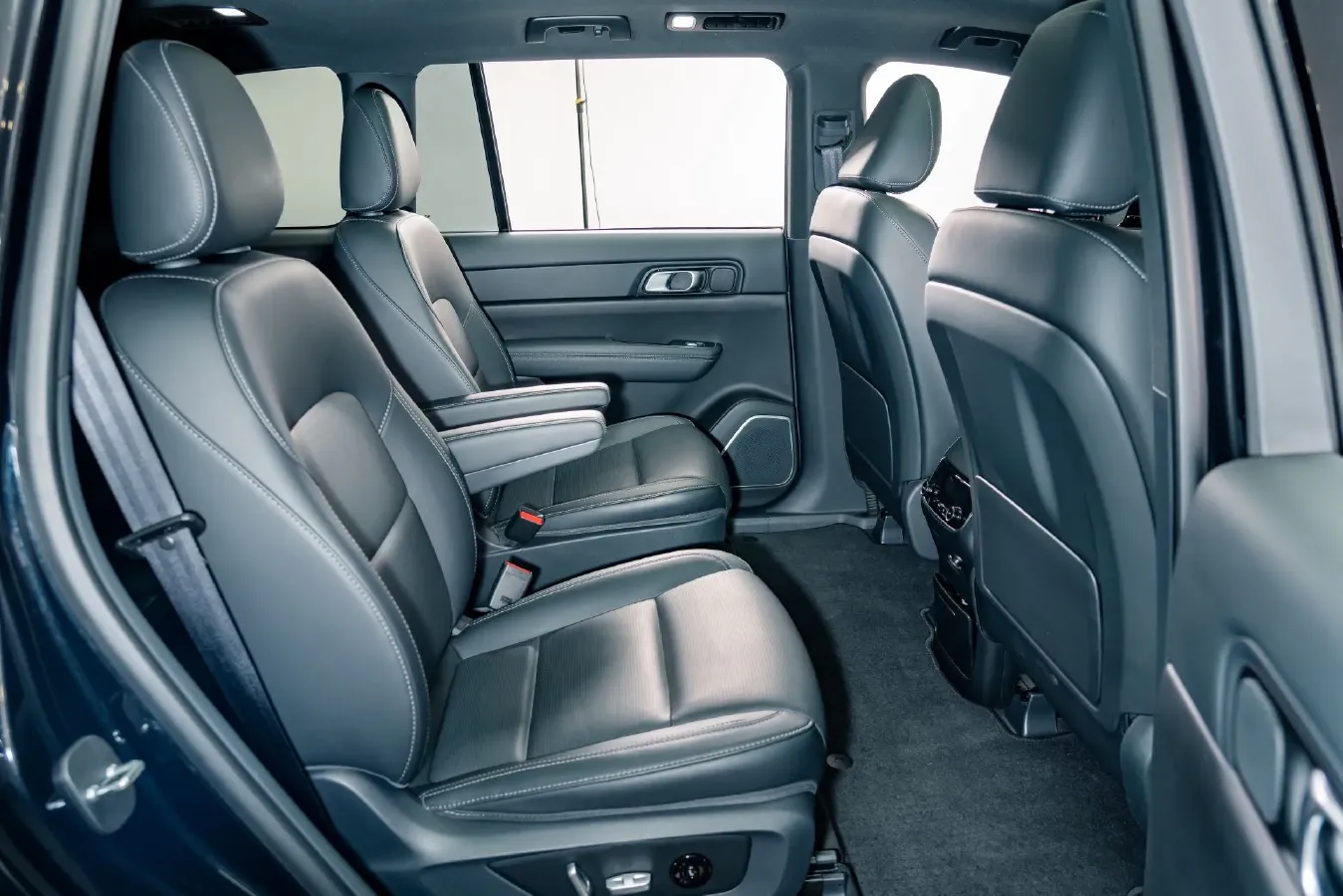 2021 Li ONE Range Extended 131HP REEV 40.5KWH,autocango,china used car exporter,china ev exporter,chinese used car exporter,chinese used ev exporter
