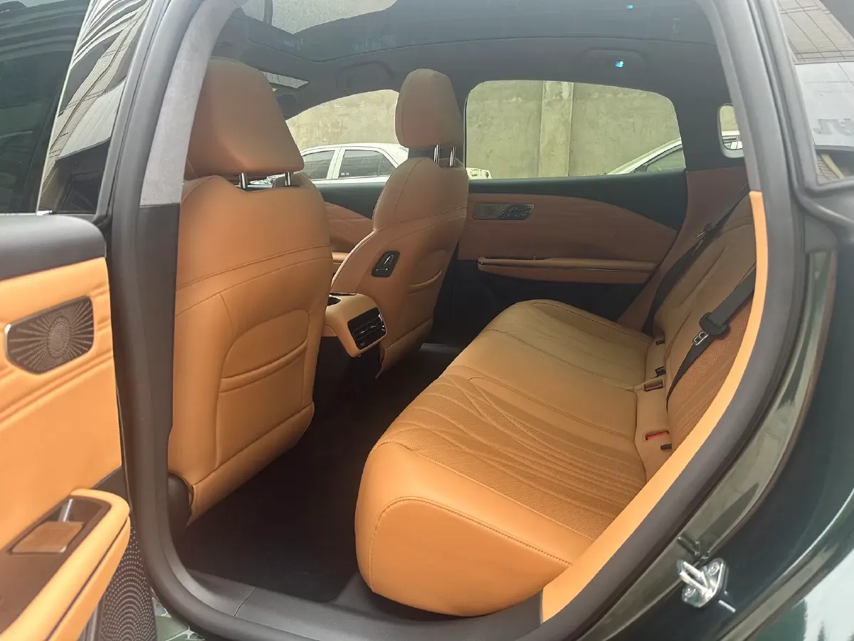 2025 Geely Galaxy Starshine 8 1.5T 163HP L4 3DHT PHEV 27.69KWH,autocango,china used car exporter,china ev exporter,chinese used car exporter,chinese used ev exporter