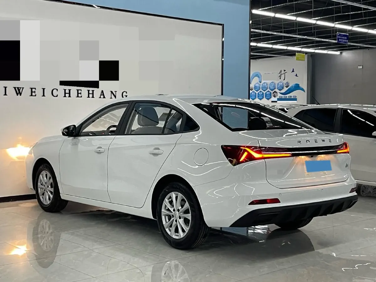 2023 Roewe i5 1.5L 129HP L4 5MT,autocango,china used car exporter,china ev exporter,chinese used car exporter,chinese used ev exporter