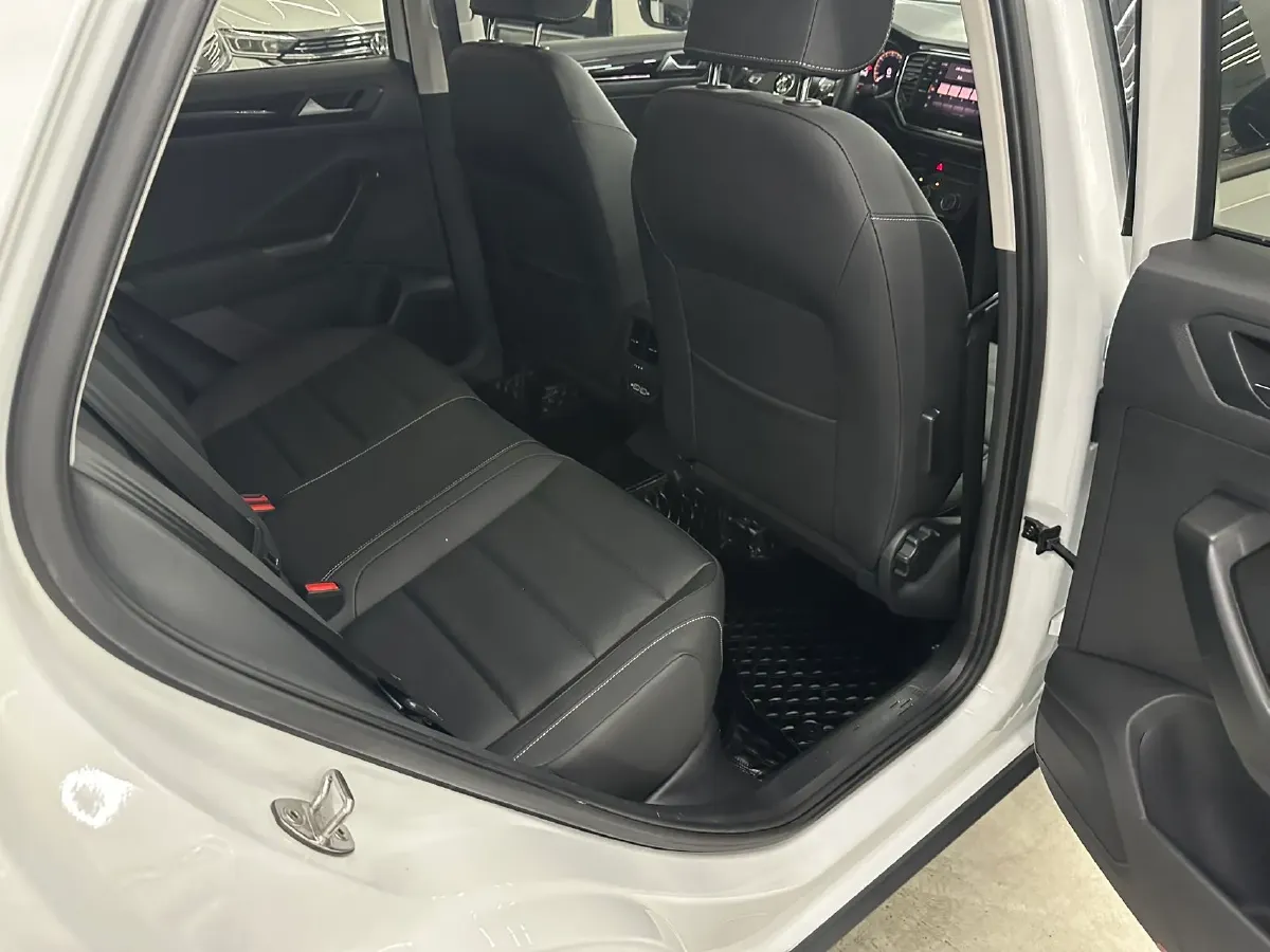 2021 Volkswagen T-Roc 1.4T 150HP L4 7DCT,autocango,china used car exporter,china ev exporter,chinese used car exporter,chinese used ev exporter