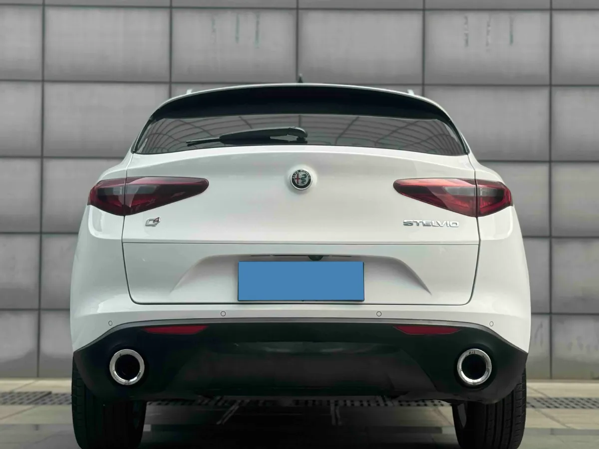 2017 Alfa Romeo Stelvio 2.0T 280HP L4 8AT,autocango,china used car exporter,china ev exporter,chinese used car exporter,chinese used ev exporter
