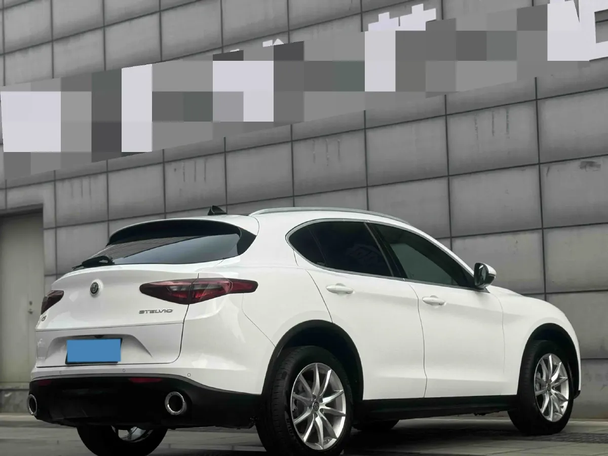 2017 Alfa Romeo Stelvio 2.0T 280HP L4 8AT,autocango,china used car exporter,china ev exporter,chinese used car exporter,chinese used ev exporter